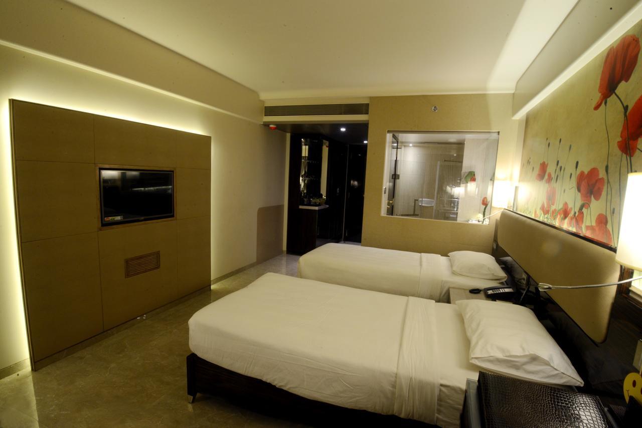Sai Palace Grand, Malad Mumbai  Buitenkant foto