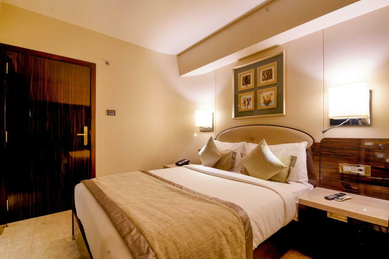 Sai Palace Grand, Malad Mumbai  Buitenkant foto
